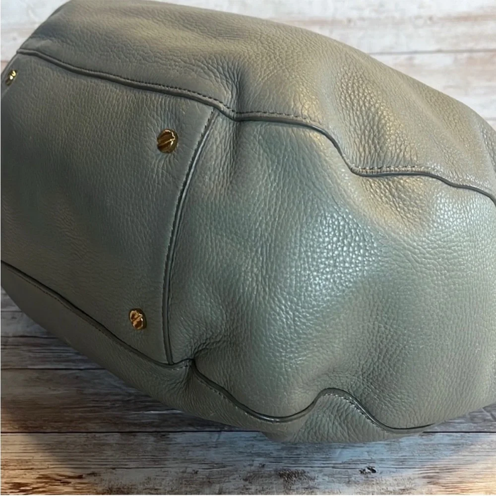 Tory Burch Elegant Pebbled Leather Handbag